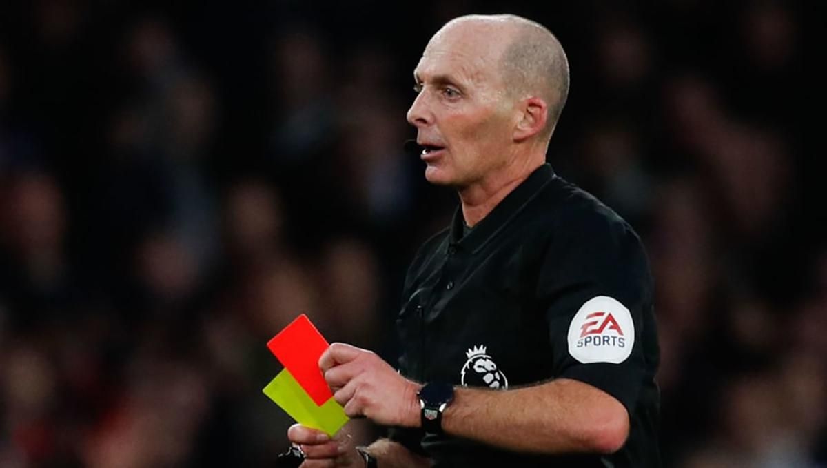 Англійський арбітр отримав смертельні погрози через епічні червоні картки у своїх матчах Англійський арбітр отримав смертельні погрози через епічні червоні картки у своїх матчах