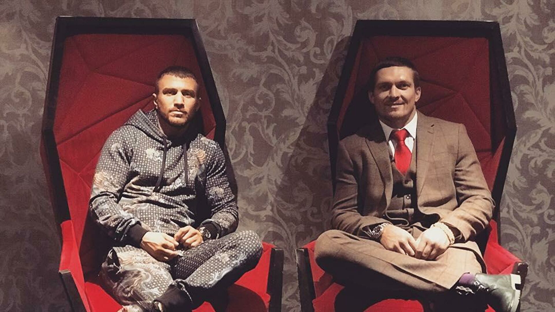 Усик розповів, чому Василь Ломаченко не спілкується з журналістами Усик розповів, чому Василь Ломаченко не спілкується з журналістами