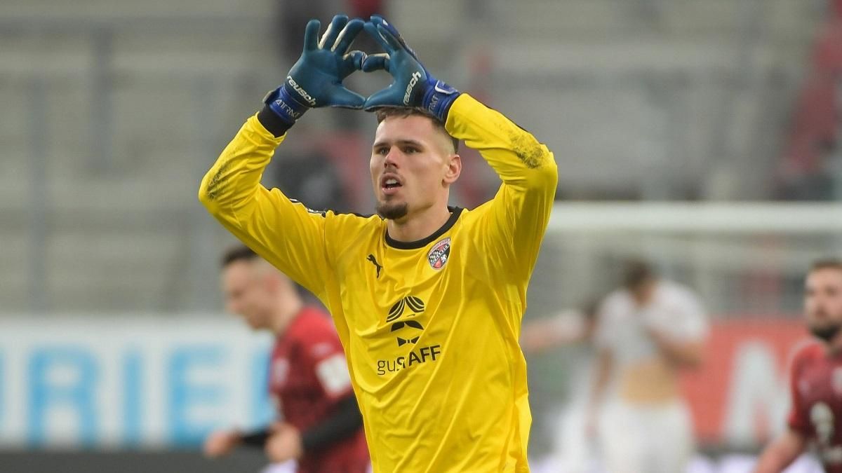 В Германии голкипер Фабиян Бунтич забил красивый гол с разворота В Германии голкипер Фабиян Бунтич забил красивый гол с разворота