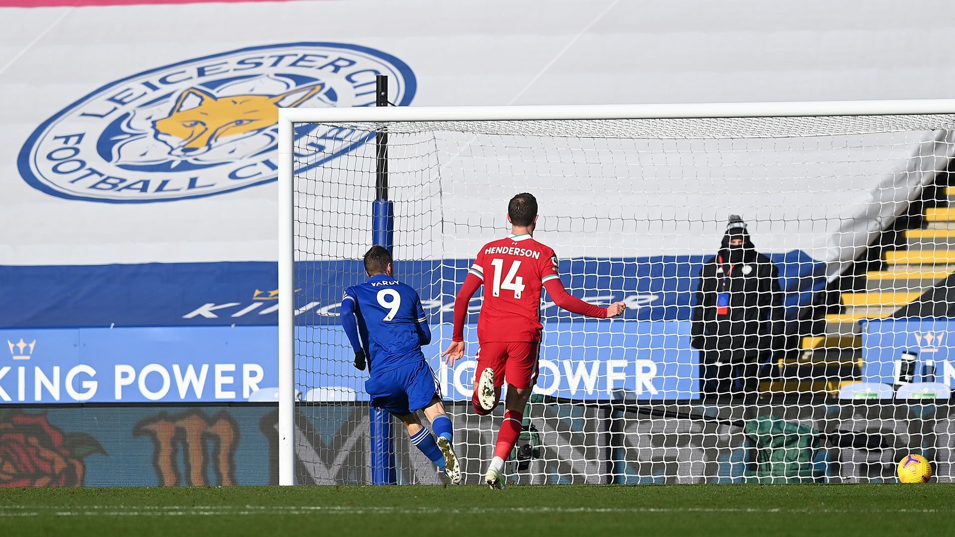 Ливерпуль проиграл Лестеру, пропустив три гола за шесть минут Ливерпуль проиграл Лестеру, пропустив три гола за шесть минут