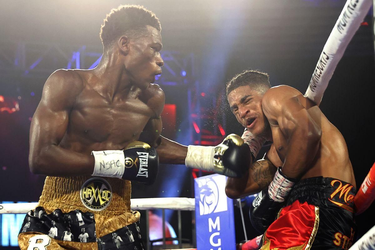 Экс-чемпион мира в весе Ломаченко мощно нокаутировал соперника: видео Экс-чемпион мира в весе Ломаченко мощно нокаутировал соперника: видео