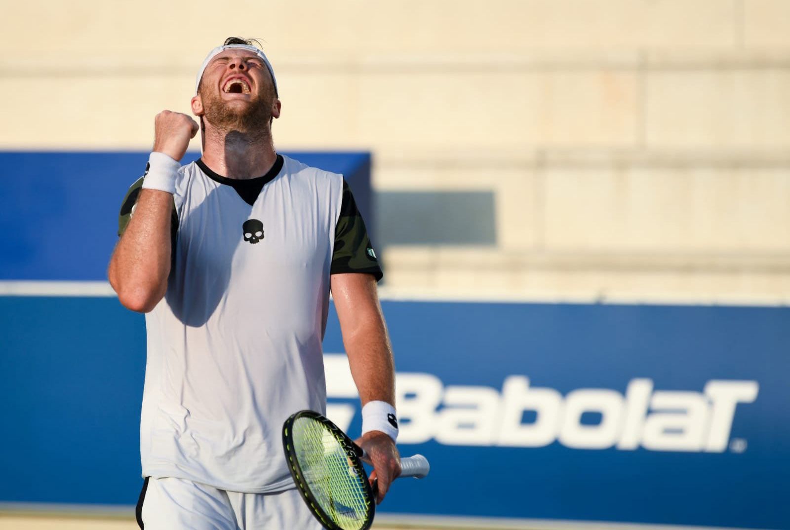 Украинец Марченко сенсационно победил легендарного Маррея в финале турнира в Италии Украинец Марченко сенсационно победил легендарного Маррея в финале турнира в Италии