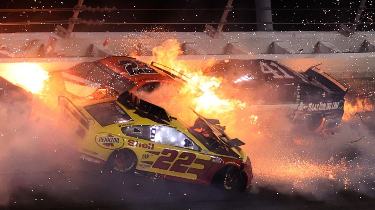Массовая авария в первой гонке сезона NASCAR – видео