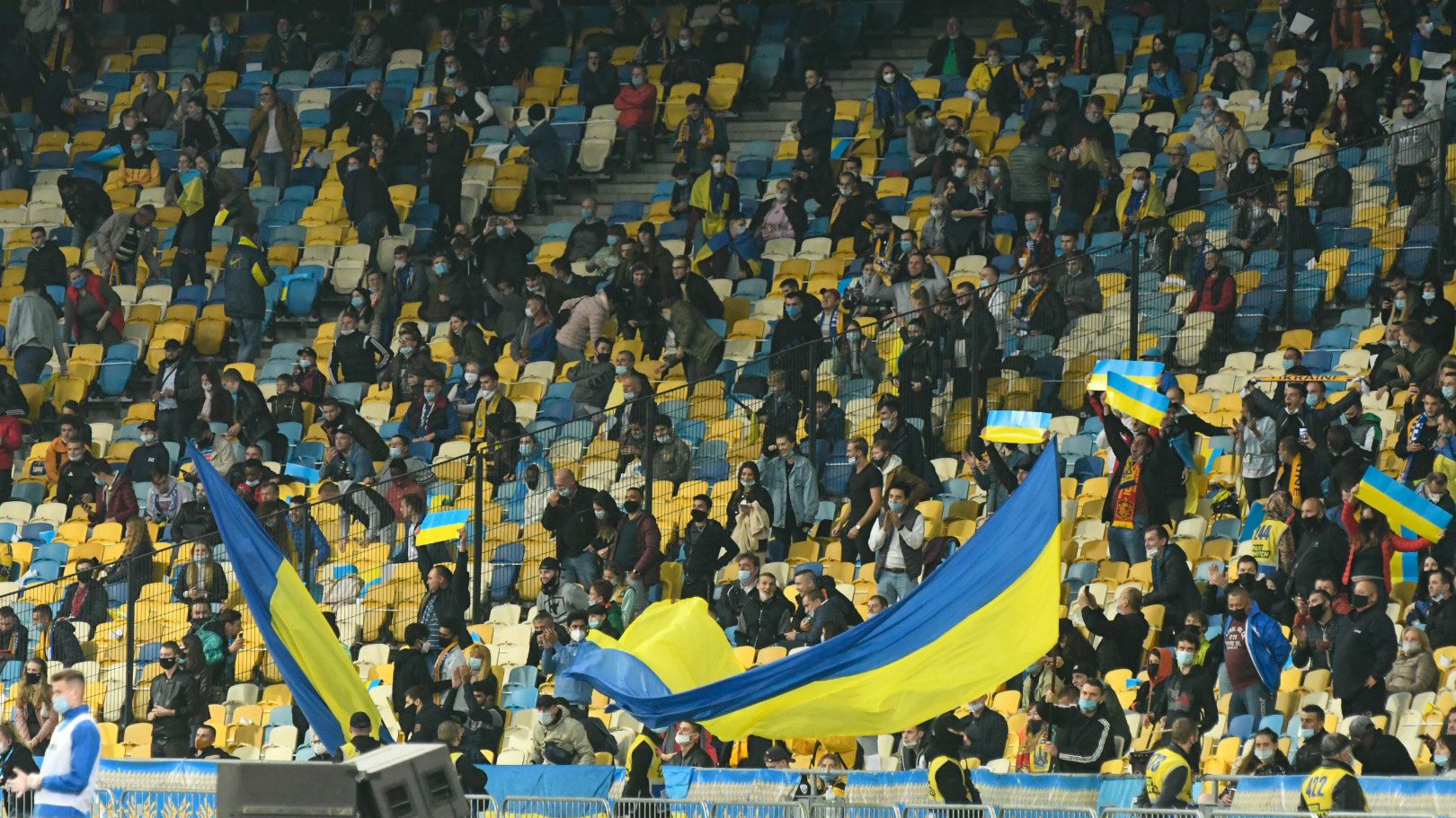 В Україні дозволили проводити матчі з вболівальниками на трибунах