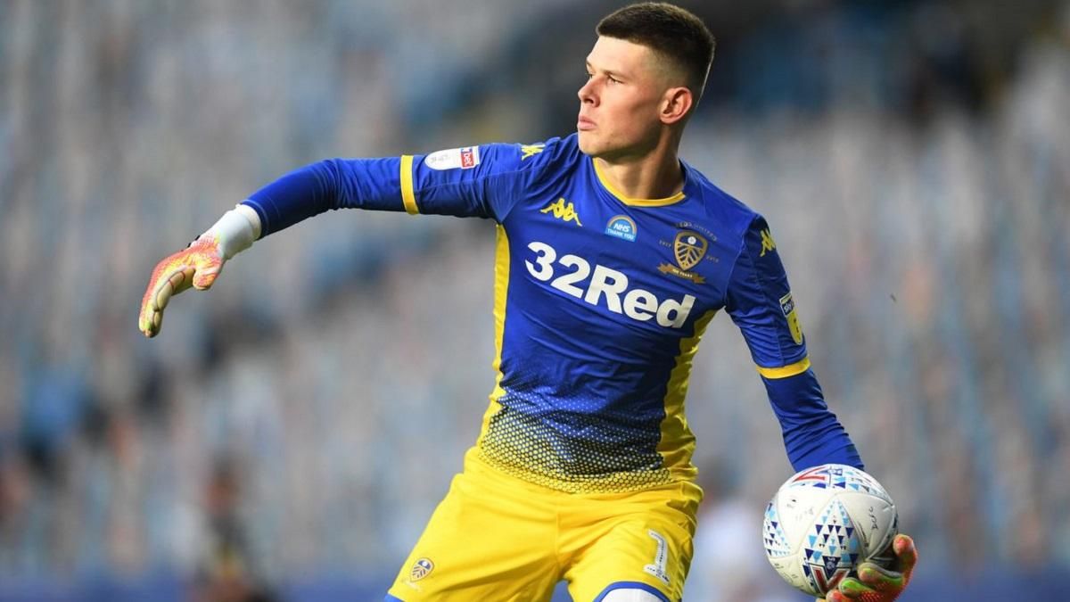 В АПЛ голкипер спиной забил гол в собственные ворота – курьезное видео В АПЛ голкипер спиной забил гол в собственные ворота – курьезное видео