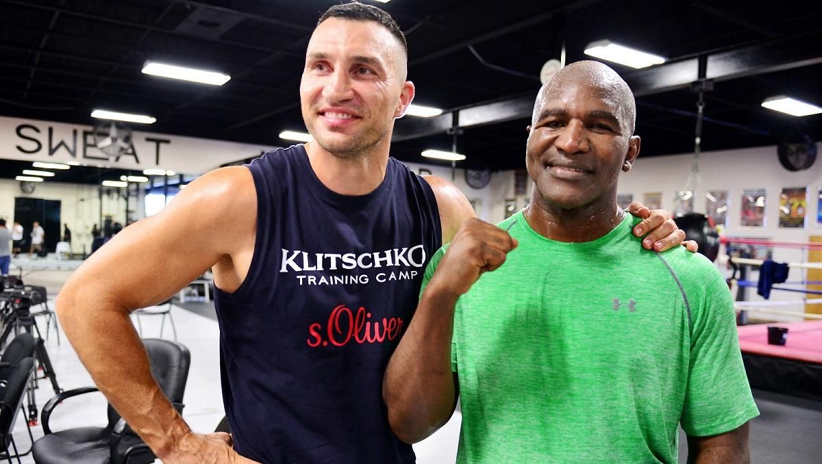 Евандер Холіфілд провів тренування з Володимиром Кличком – фото Евандер Холіфілд провів тренування з Володимиром Кличком – фото