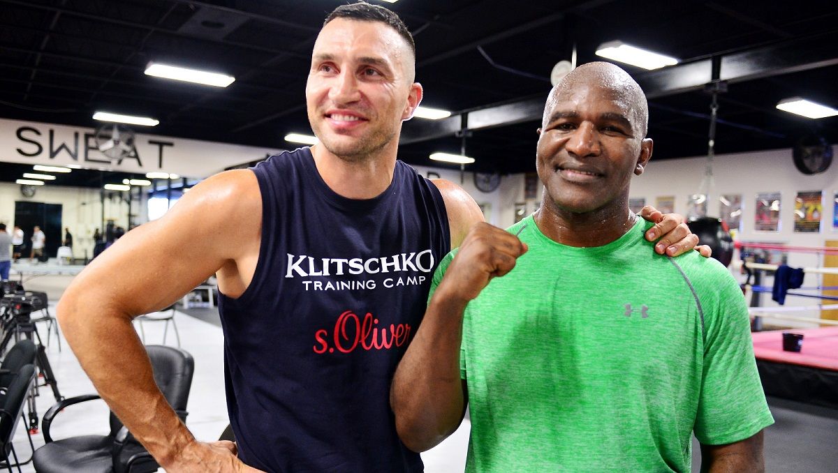 Эвандер Холифилд провел огненную тренировку с Владимиром Кличко: фото Эвандер Холифилд провел огненную тренировку с Владимиром Кличко: фото