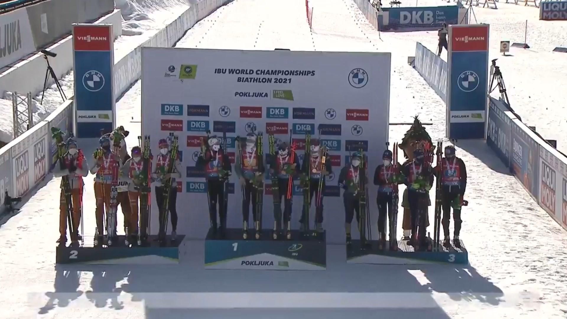 Як українки нагороджували самі себе на чемпіонаті світу з біатлону: відео церемонії Як українки нагороджували самі себе на чемпіонаті світу з біатлону: відео церемонії