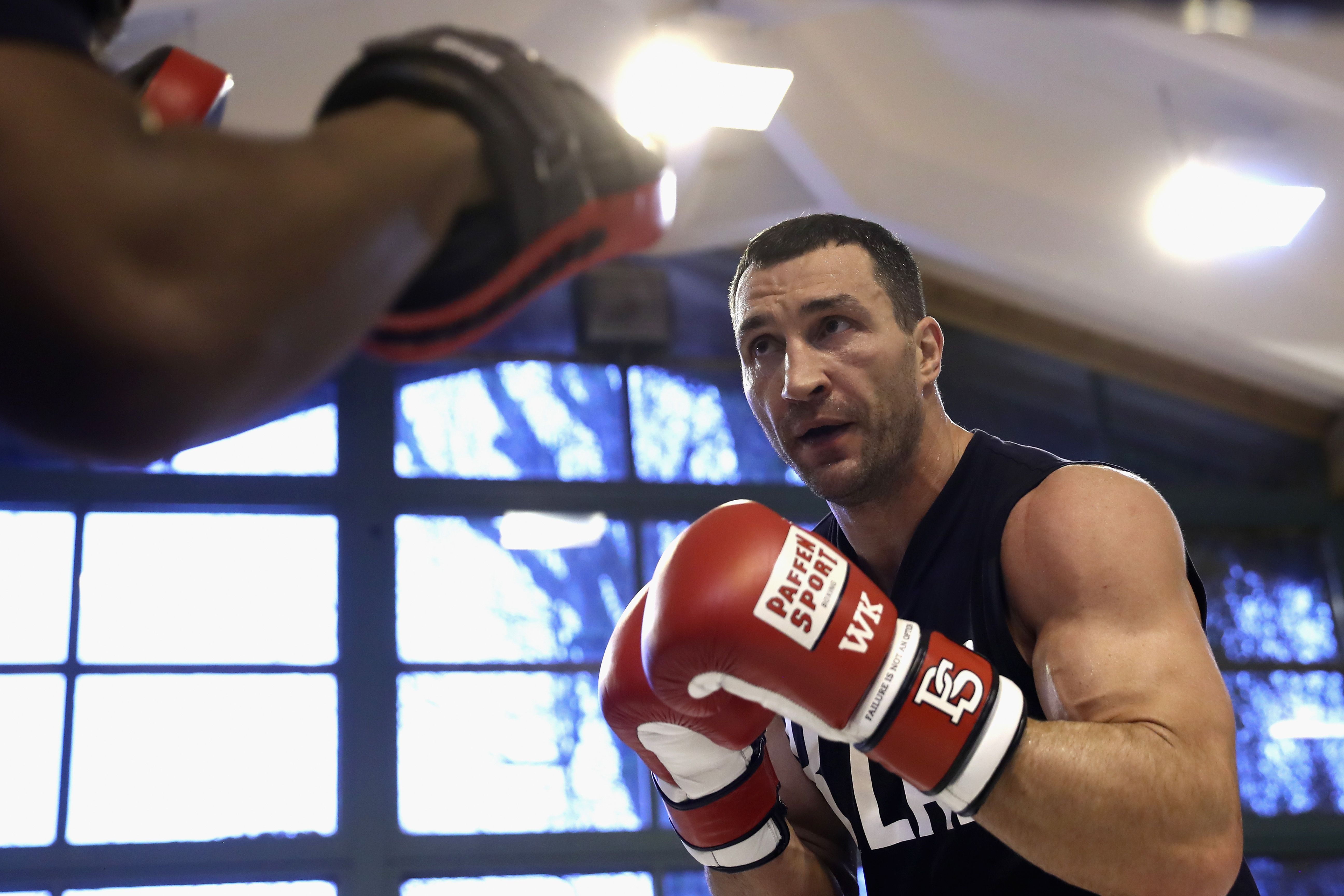 Ждем возвращения: 44-летний Владимир Кличко показал видео со спарринга Ждем возвращения: 44-летний Владимир Кличко показал видео со спарринга