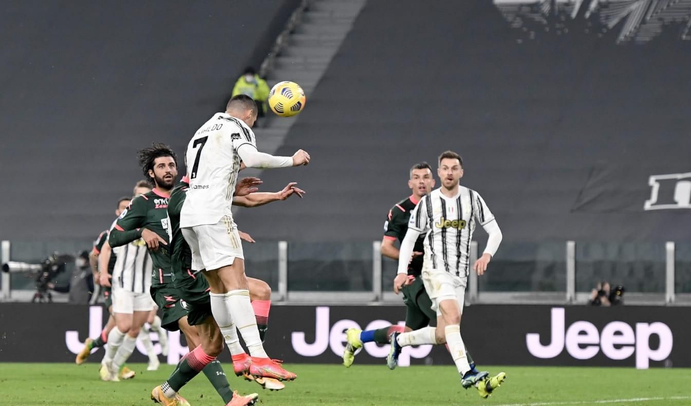 Дубль Роналду вывел Ювентус на третье место чемпионата Италии: видео Дубль Роналду вывел Ювентус на третье место чемпионата Италии: видео