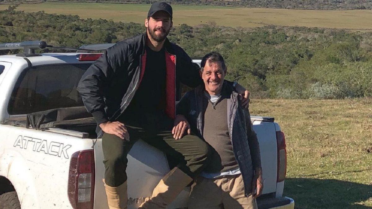 У голкіпера Ліверпуля Аліссона трагічно загинув батько У голкіпера Ліверпуля Аліссона трагічно загинув батько