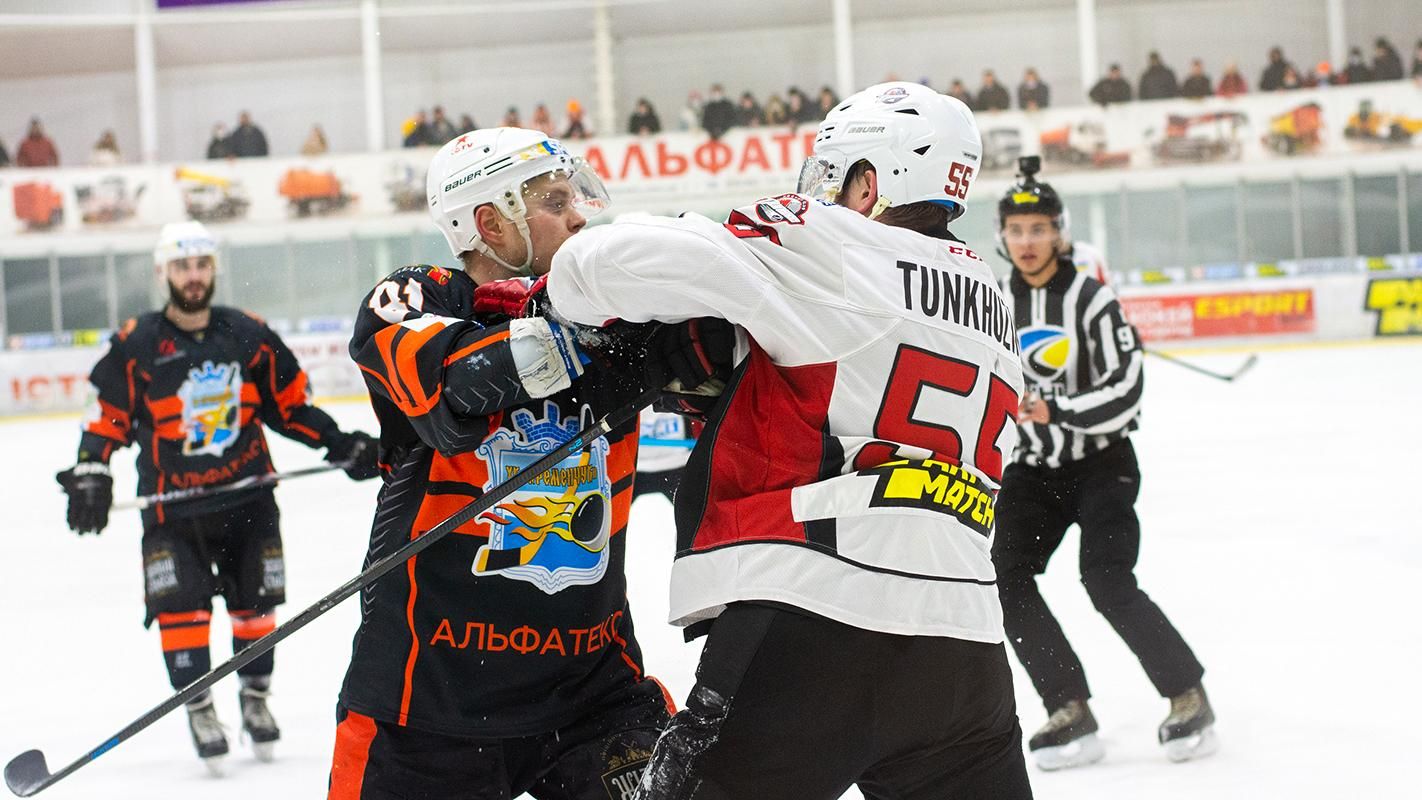 Бились так, что слетели шлемы: драка российских хоккеистов в Украине – видео