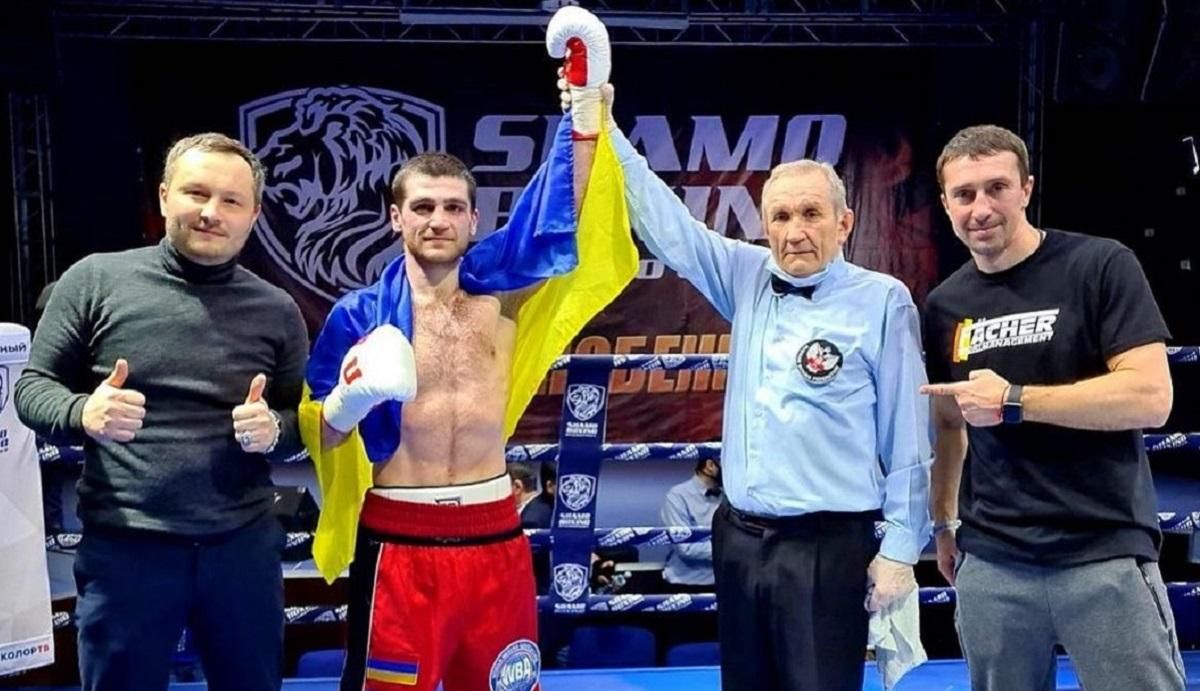 Український боксер Чухаджян вщент розбив росіянина у Москві Український боксер Чухаджян вщент розбив росіянина у Москві