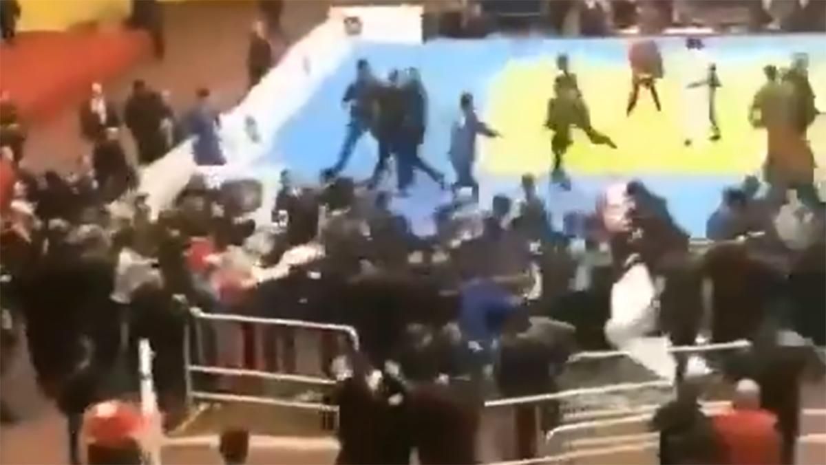 У Росії дзюдоїсти та глядачі влаштували масову бійку: відео У Росії дзюдоїсти та глядачі влаштували масову бійку: відео