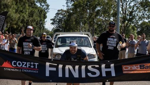 Австралієць пробіг марафон, тягнучи за собою 1,6-тонну вантажівку