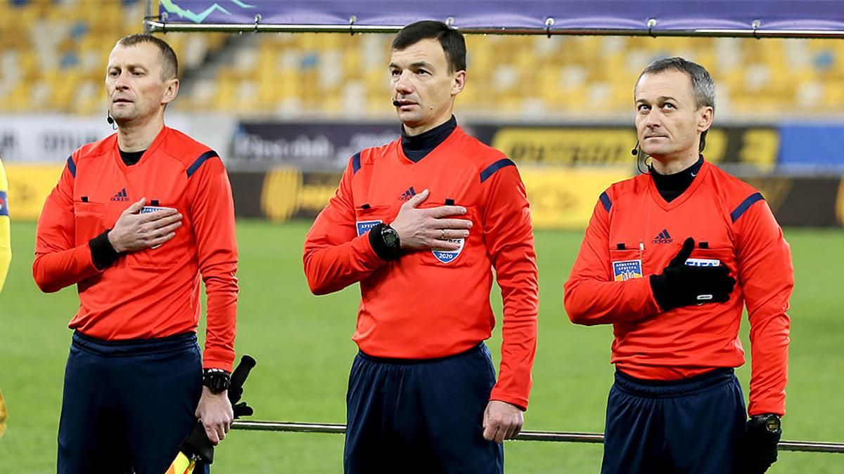 Украинских арбитров хотят заставить давать обязательные комментарии после матчей Украинских арбитров хотят заставить давать обязательные комментарии после матчей