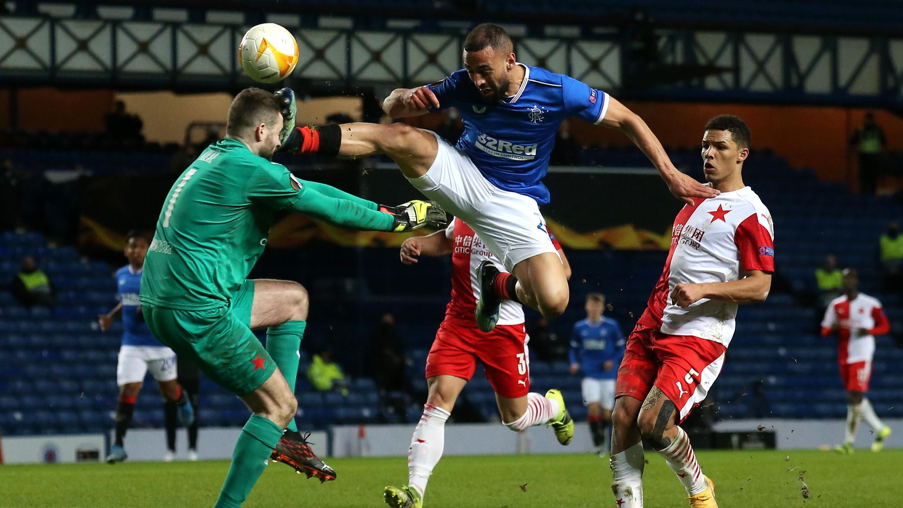 Вратарь Славии получил удар шипами в лицо во время матча – его окровавленного унесли с поля Вратарь Славии получил удар шипами в лицо во время матча – его окровавленного унесли с поля