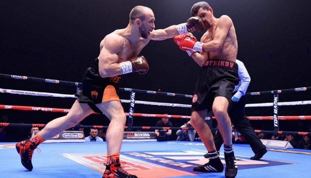 Український боксер Плотніков здався у бою з місцевим боксером Український боксер Плотніков здався у бою з місцевим боксером