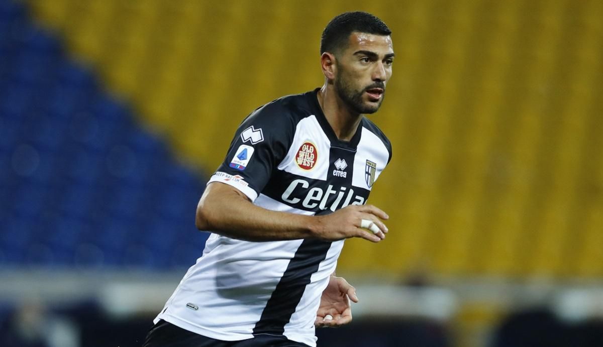 Как игрок Пармы ударом через себя "оставил в дураках" голкипера соперника: видео Как игрок Пармы ударом через себя "оставил в дураках" голкипера соперника: видео