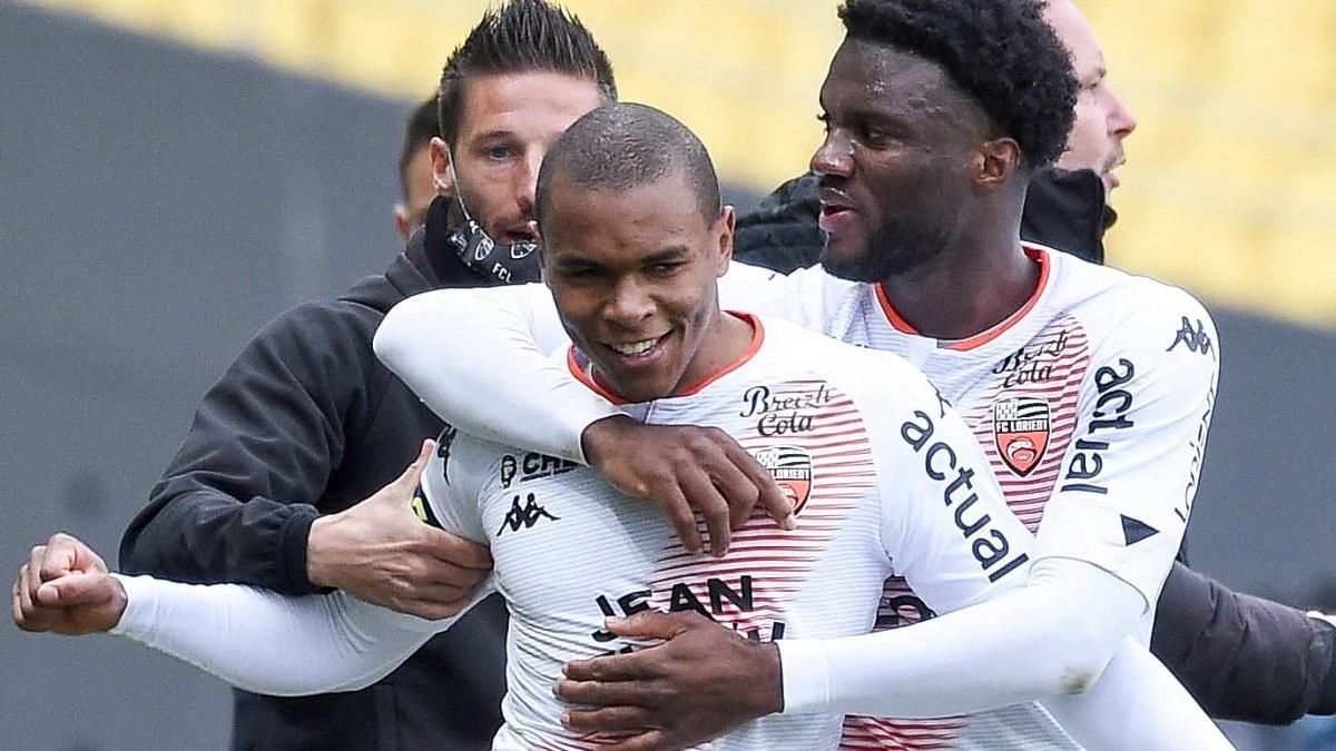 У Франції футболіст забив неймовірний гол зі штрафного – відео У Франції футболіст забив неймовірний гол зі штрафного – відео