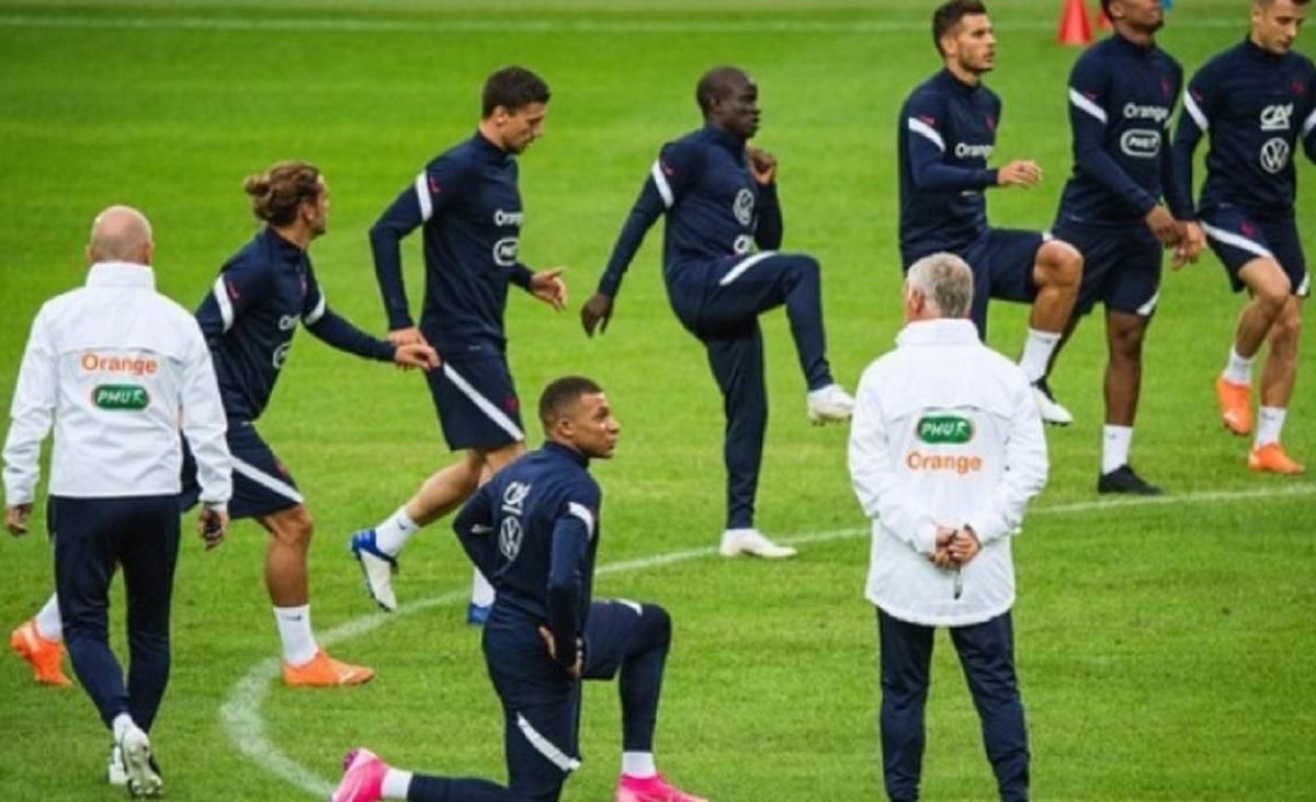 Сборная Франции экстренно изменила планы из-за положительного теста на коронавирус Сборная Франции экстренно изменила планы из-за положительного теста на коронавирус