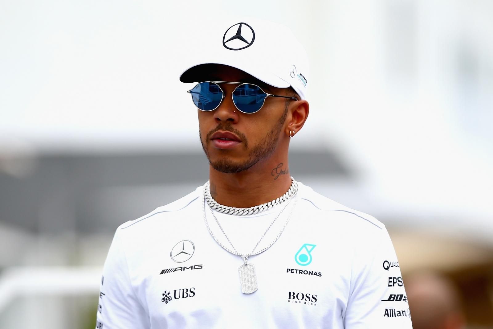 Льюис Хэмилтон опубликовал жестокое видео из России Льюис Хэмилтон опубликовал жестокое видео из России