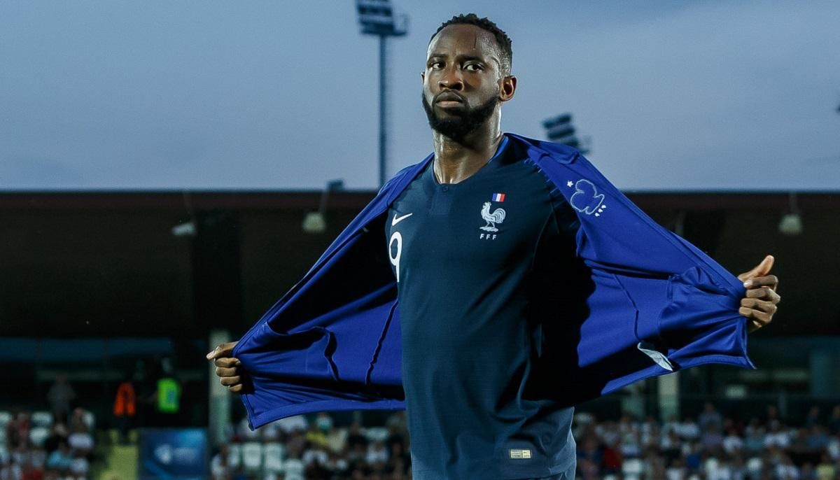 Нападник Атлетіко знепритомнів прямо на тренуванні – відео Нападник Атлетіко знепритомнів прямо на тренуванні – відео