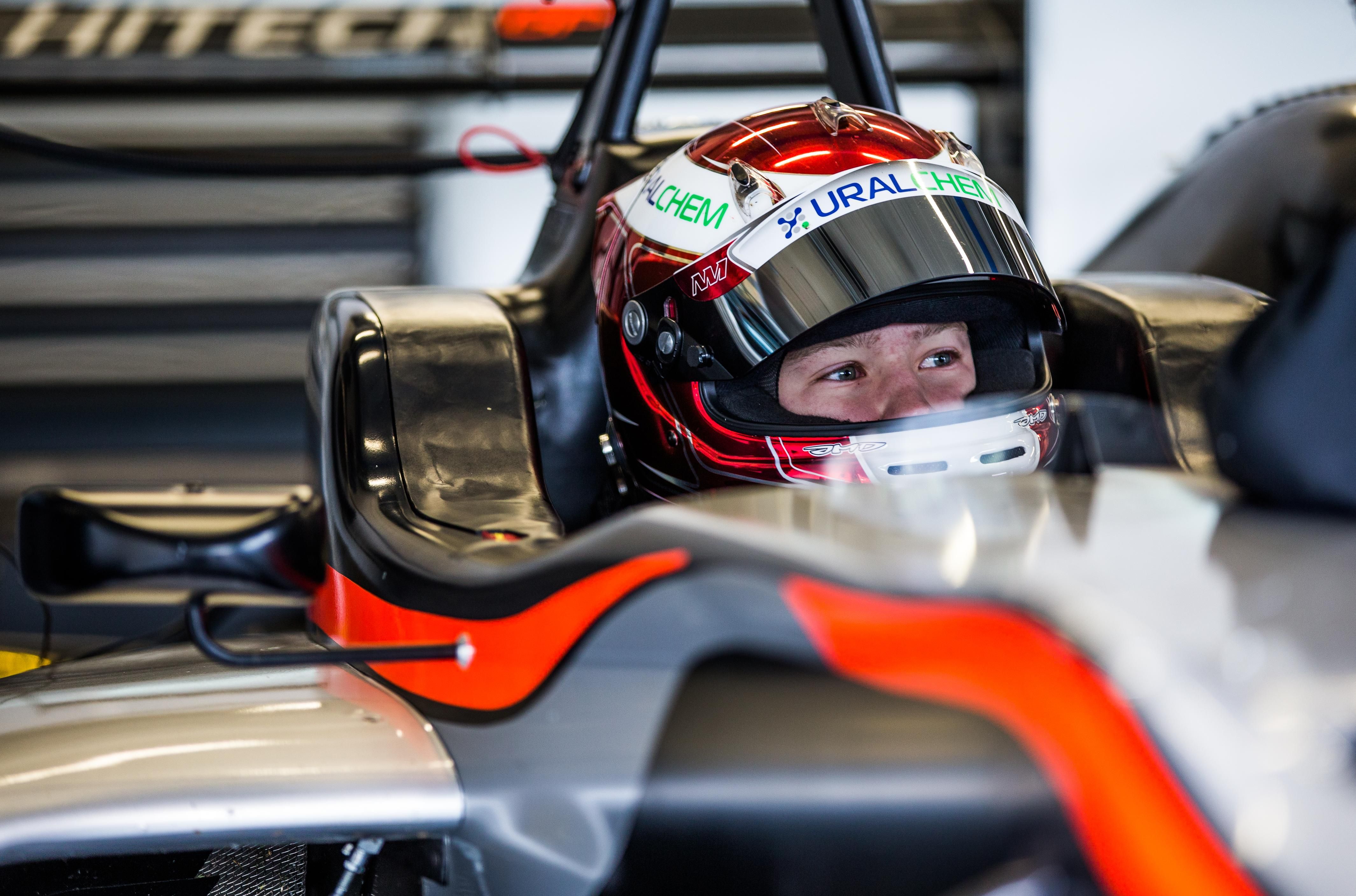 Российский пилот Формулы-1 влетел в стену в первом круге дебютной гонки: видео Российский пилот Формулы-1 влетел в стену в первом круге дебютной гонки: видео