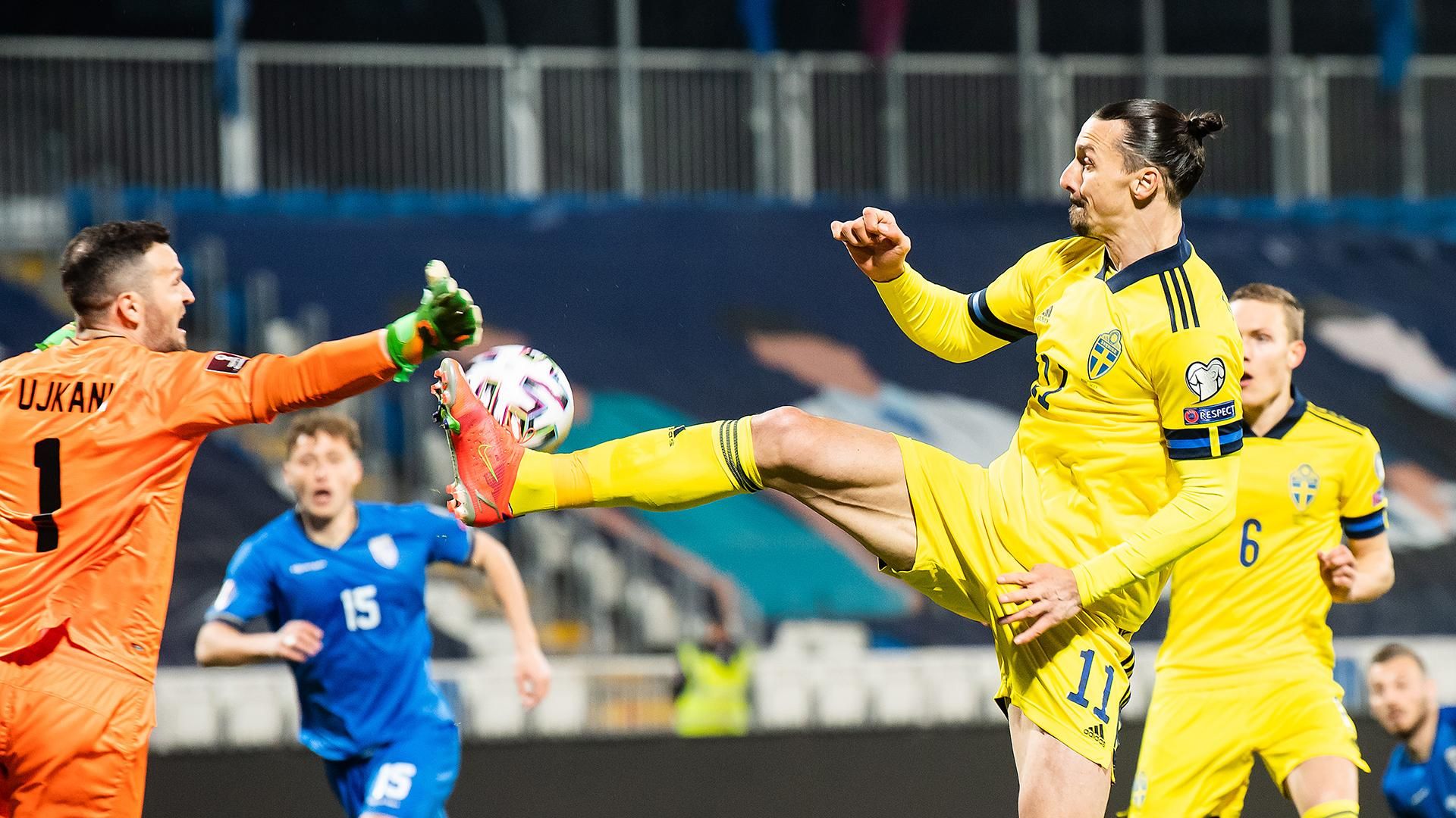 Ибрагимович в стиле каратэ пяткой отдал результативный пас в матче за Швецию: видео