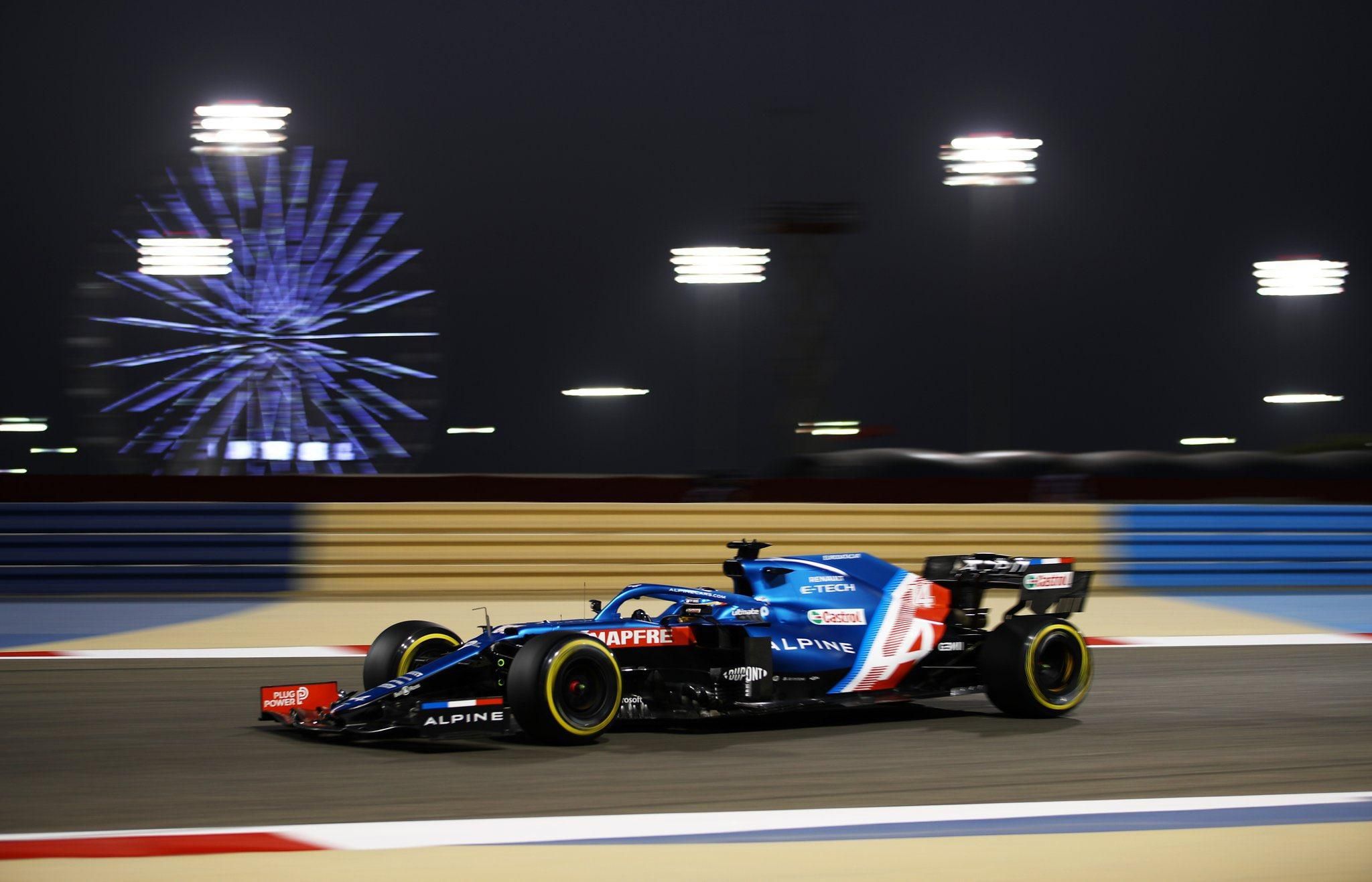 Алонсо зійшов з гонки на гран-прі Бахрейну через обгортку від сендвіча