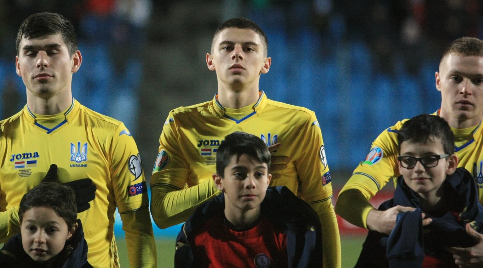 Емоційна реакція Миколенка на помилку в матчі проти Фінляндії - фото Емоційна реакція Миколенка на помилку в матчі проти Фінляндії - фото