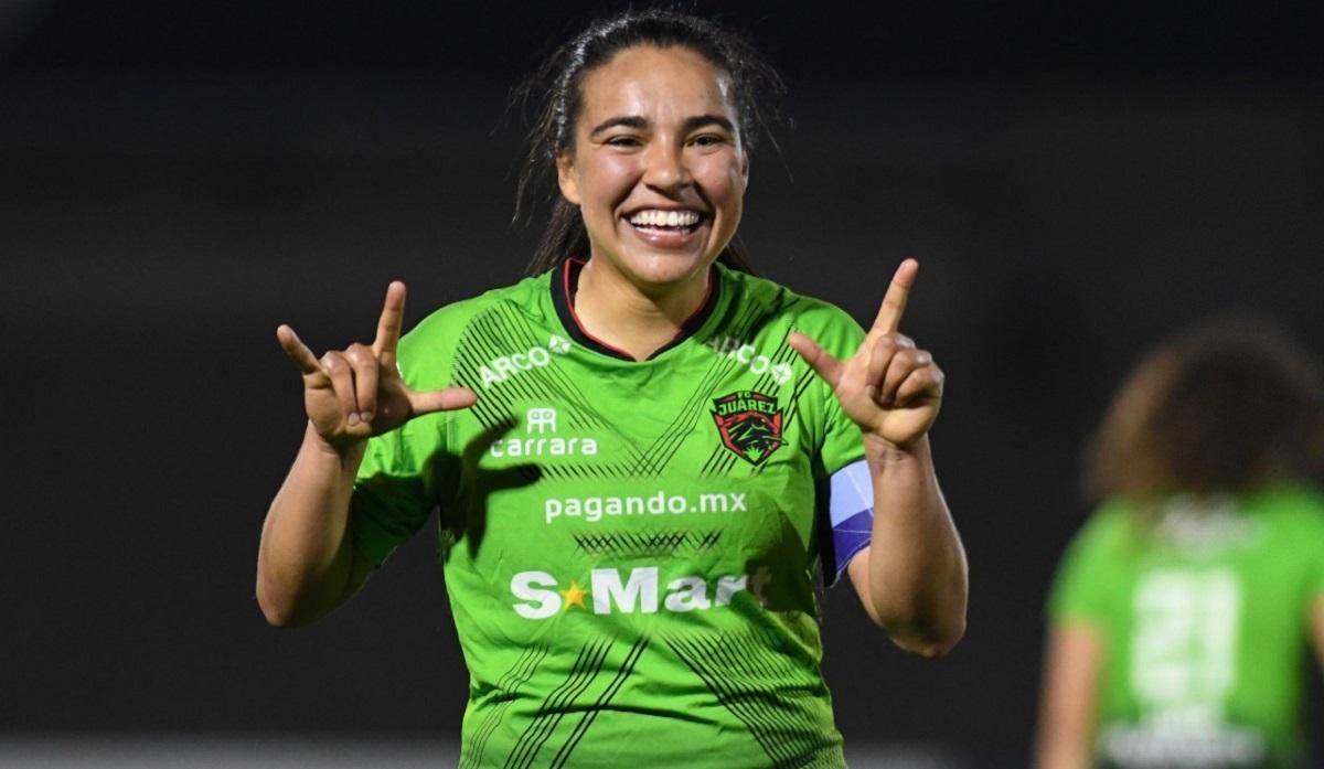 В Мексике футболистка забила гол со штрафного в стиле Карлоса – видео В Мексике футболистка забила гол со штрафного в стиле Карлоса – видео