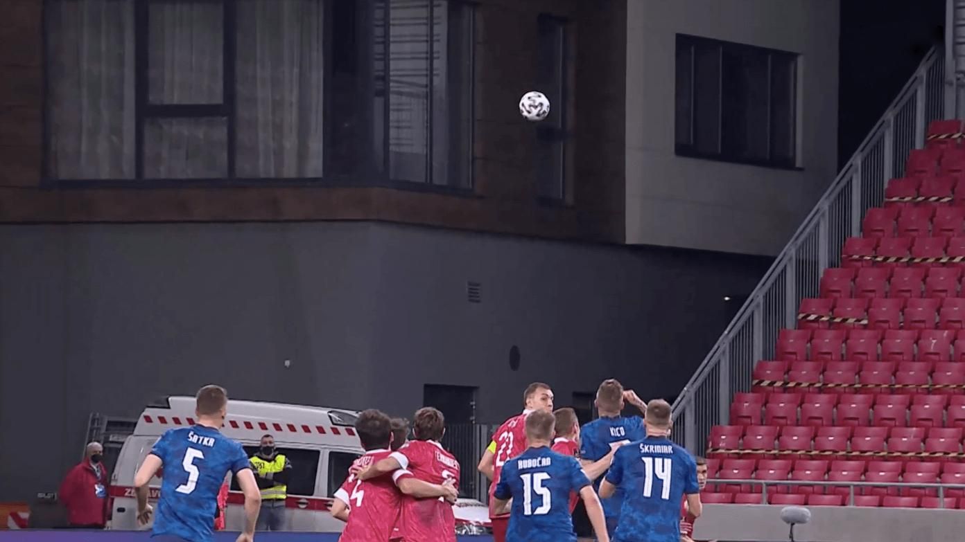 Росія пропустила курйозний гол від Словаччини через обійми захисників: відео Росія пропустила курйозний гол від Словаччини через обійми захисників: відео