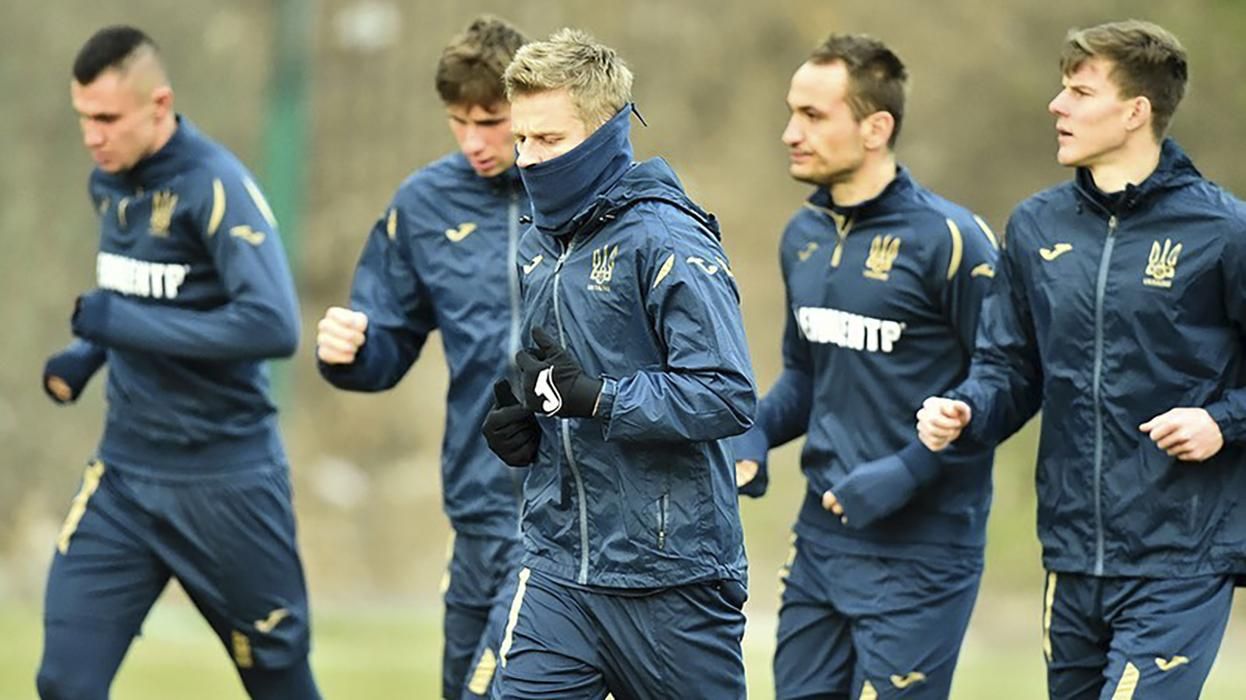 Футболисты сборной Украины сыграли в тенисбол: видео Футболисты сборной Украины сыграли в тенисбол: видео