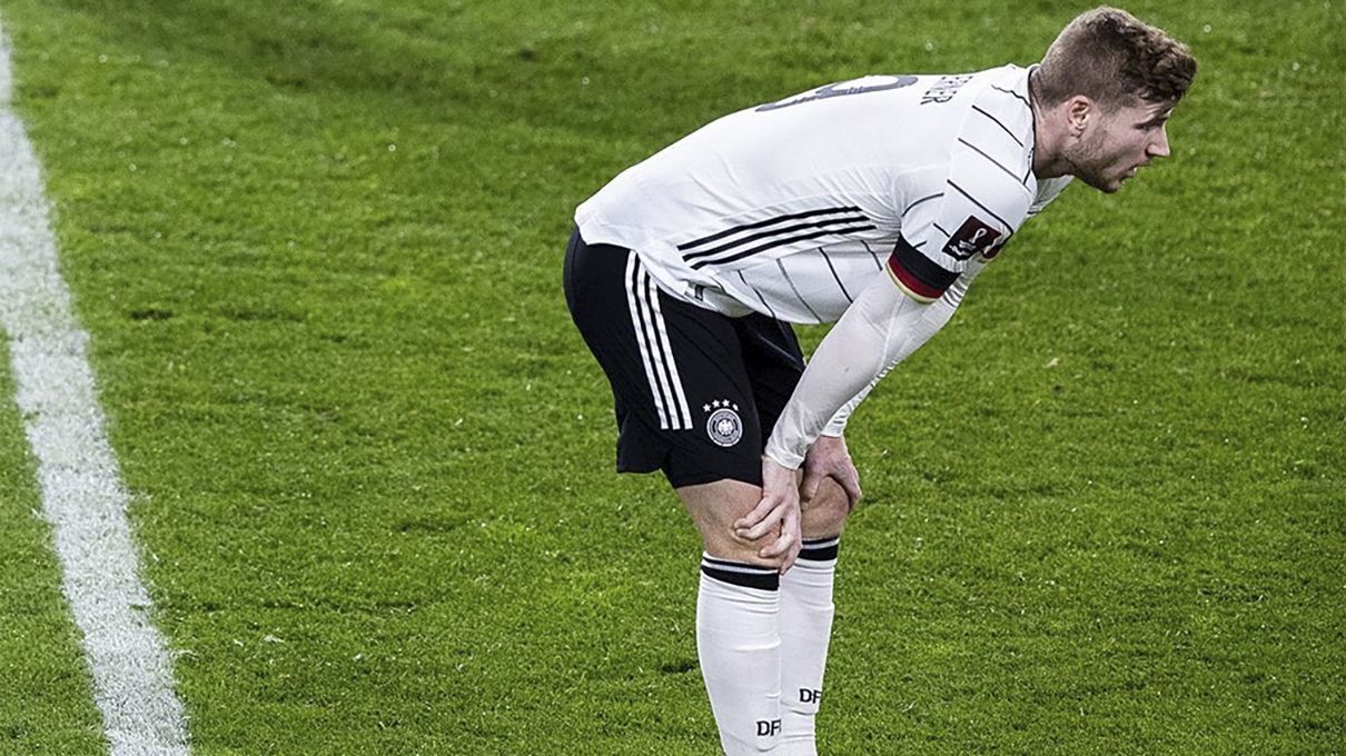 Тимо Вернер чудом не забил в пустые ворота с убойной позиции: видео Тимо Вернер чудом не забил в пустые ворота с убойной позиции: видео