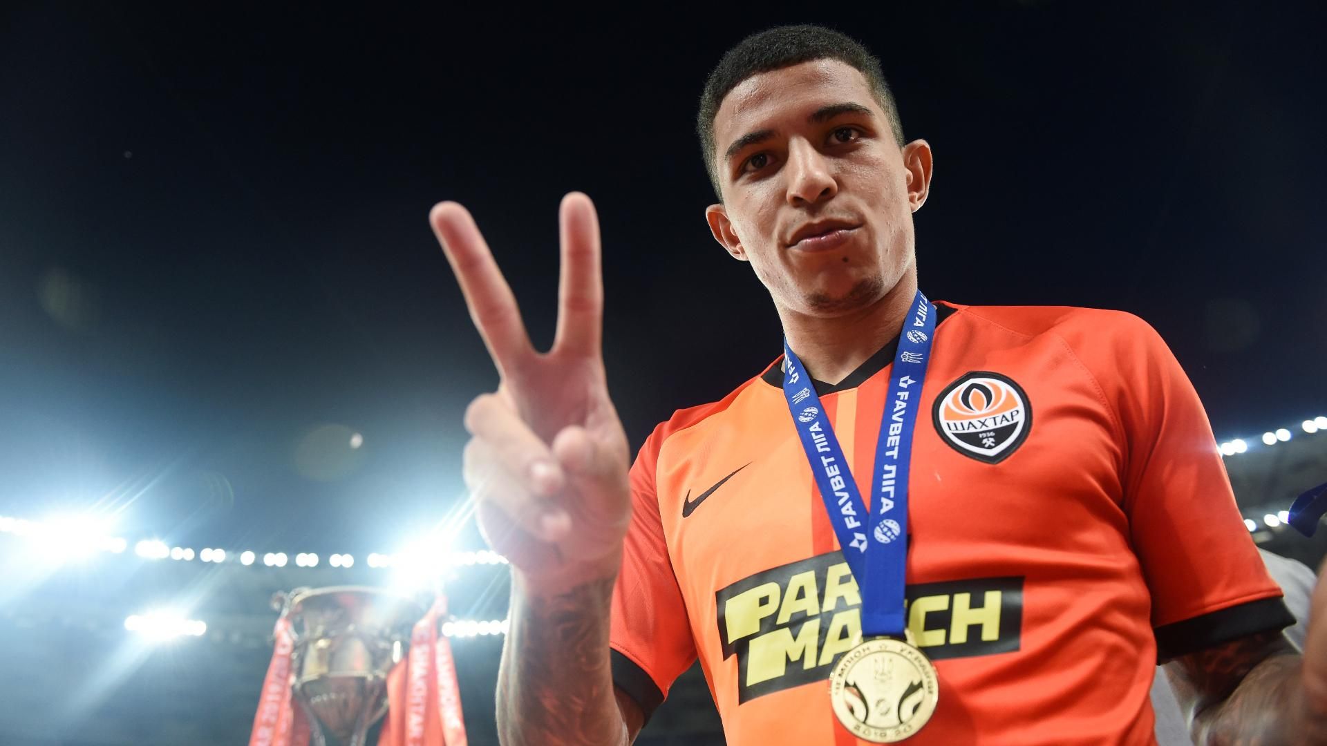 Шахтар заплатив 3,35 мільйона євро посередникам за підписання угоди зі своїми гравцями Шахтар заплатив 3,35 мільйона євро посередникам за підписання угоди зі своїми гравцями