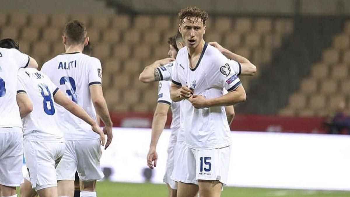 Сборная Испании пропустила позорный гол от Косово с центра поля: видео Сборная Испании пропустила позорный гол от Косово с центра поля: видео