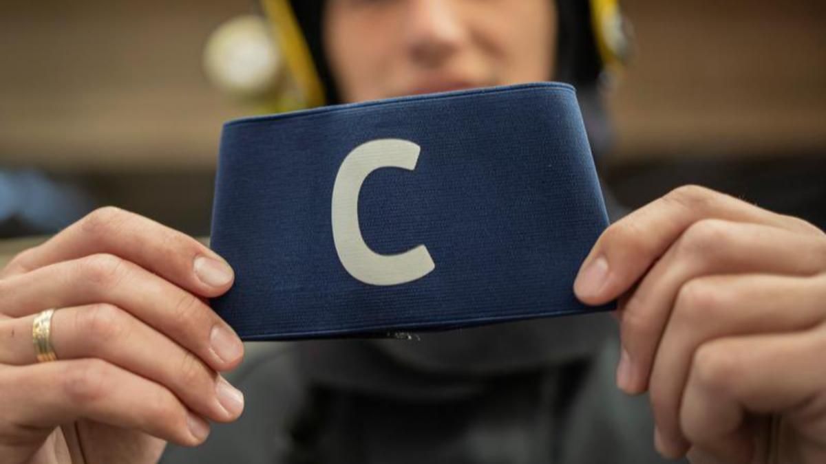 Капітанську пов'язку Роналду зі скандального матчу з Сербією продали за 64 тисячі євро Капітанську пов'язку Роналду зі скандального матчу з Сербією продали за 64 тисячі євро