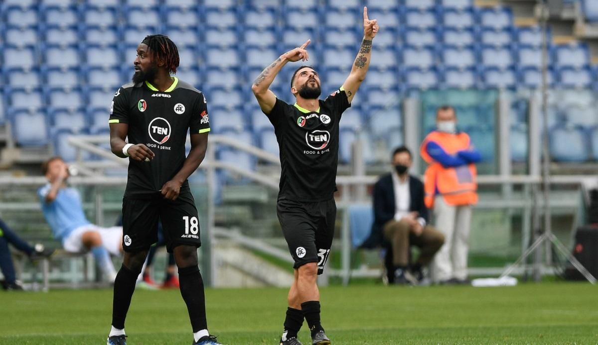 Как футболист Серии А забил гол "ножницами" в падении через себя: видео Как футболист Серии А забил гол "ножницами" в падении через себя: видео