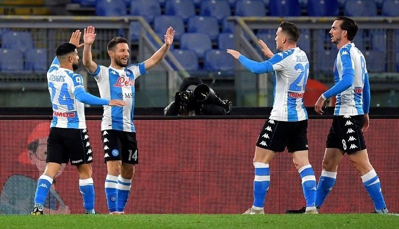 Мертенс забил гол со штрафного в матче Наполи - Кротоне: видео Мертенс забил гол со штрафного в матче Наполи - Кротоне: видео