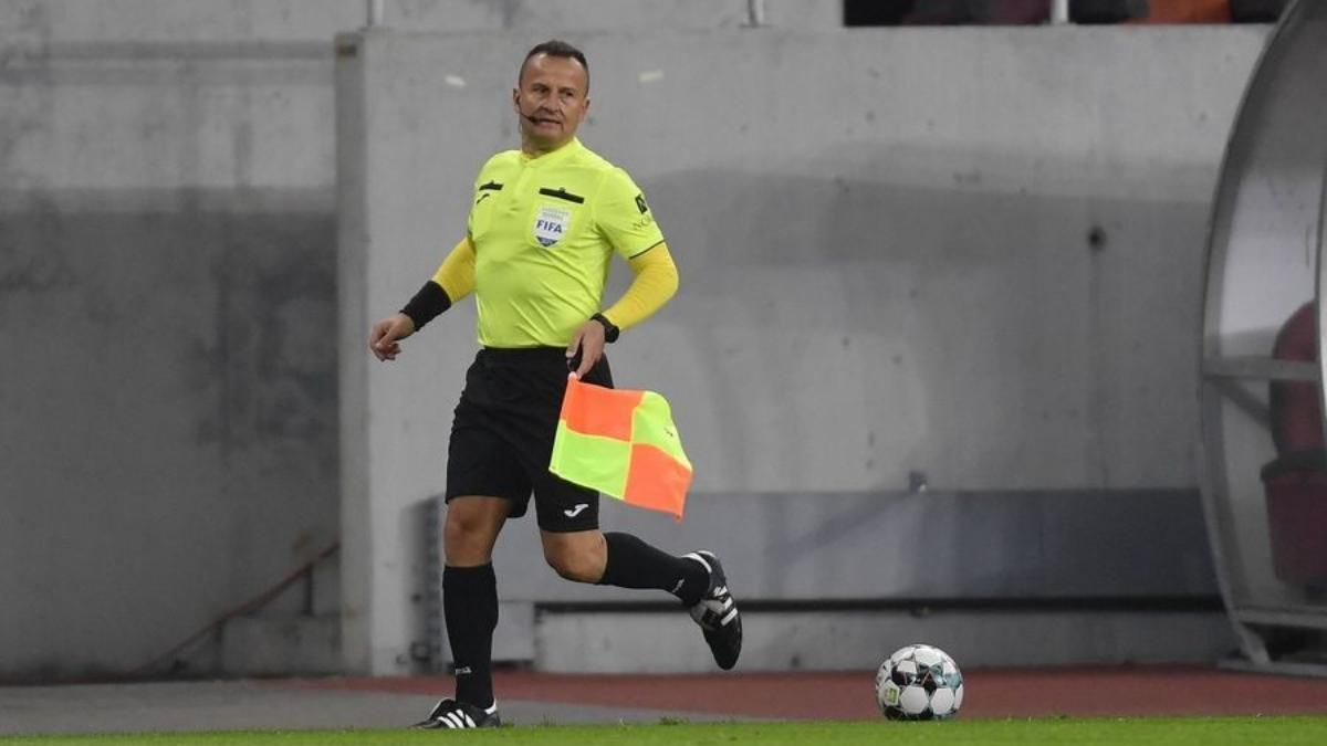 Стала відома причина, чому арбітр взяв автограф у Голанда на жовтій та червоних картках Стала відома причина, чому арбітр взяв автограф у Голанда на жовтій та червоних картках