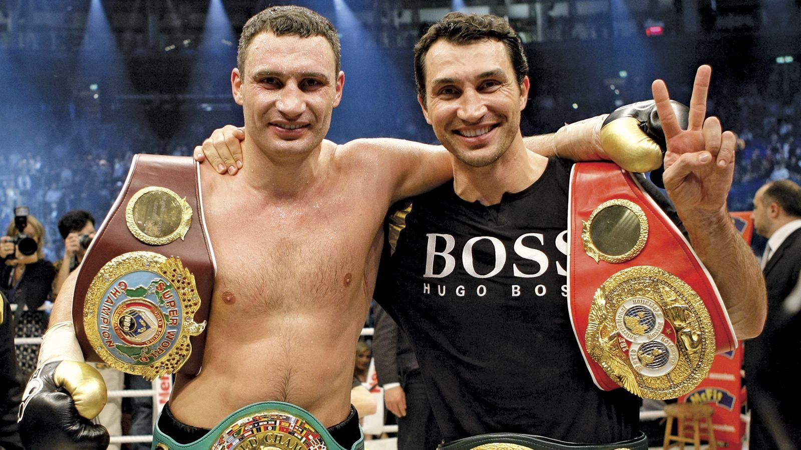 Володимир Кличко пояснив, чому не міг провести бій проти брата Віталія Володимир Кличко пояснив, чому не міг провести бій проти брата Віталія