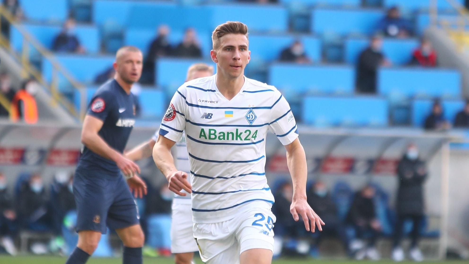 Как выглядит защитник Динамо Илья Забарный, которому в матче с Днепр-1 сломали нос: фото Как выглядит защитник Динамо Илья Забарный, которому в матче с Днепр-1 сломали нос: фото