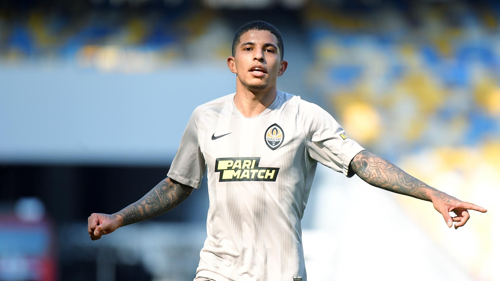 Суддя помилково призначив пенальті у ворота Маріуполя в грі з Шахтарем: відео Суддя помилково призначив пенальті у ворота Маріуполя в грі з Шахтарем: відео