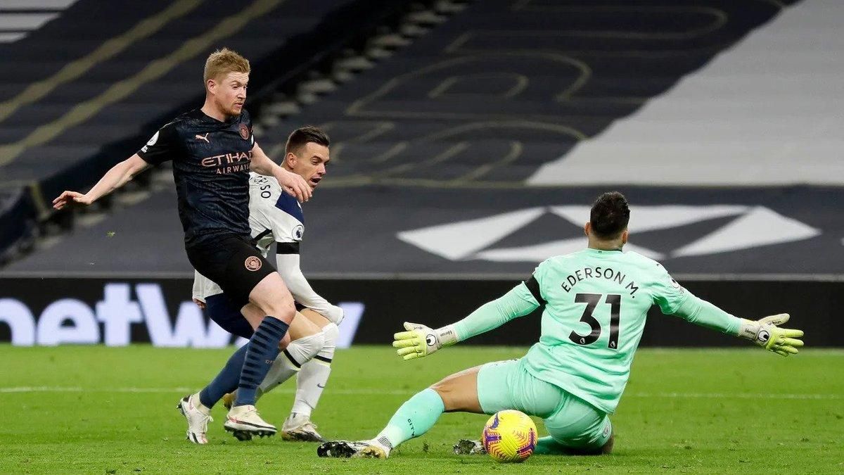 Зинченко сыграет с болельщиками: в Англии вернули фанатов на трибуны Зинченко сыграет с болельщиками: в Англии вернули фанатов на трибуны