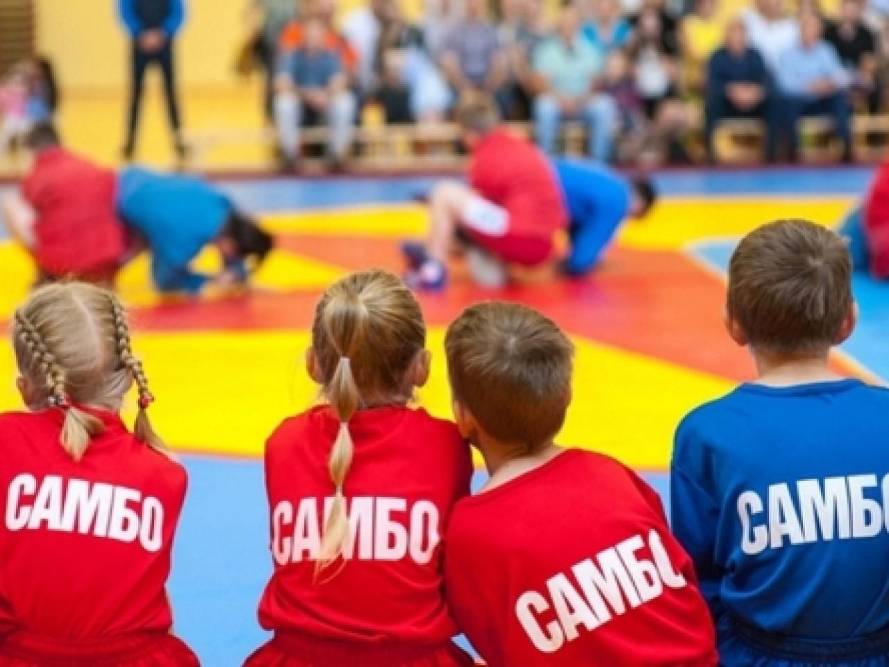 На турнірі з самбо в Росії дітей нагородили сушками замість медалей