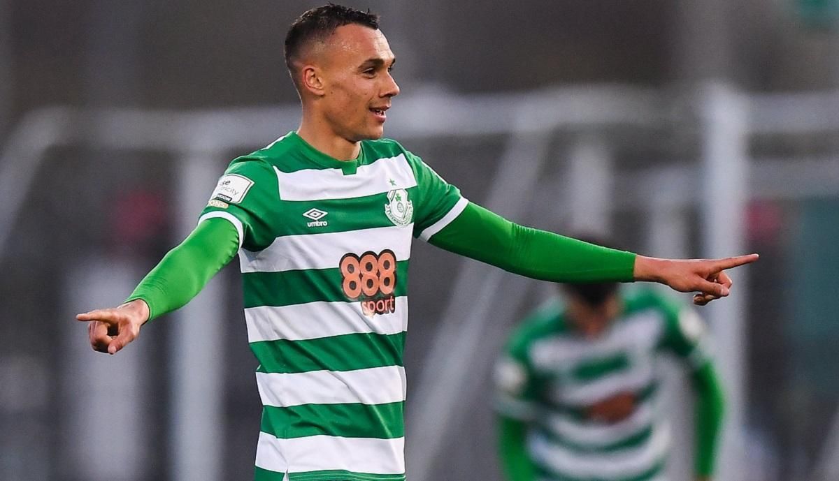 В Ірландії футболіст забив неймовірний гол із центра поля – відео В Ірландії футболіст забив неймовірний гол із центра поля – відео