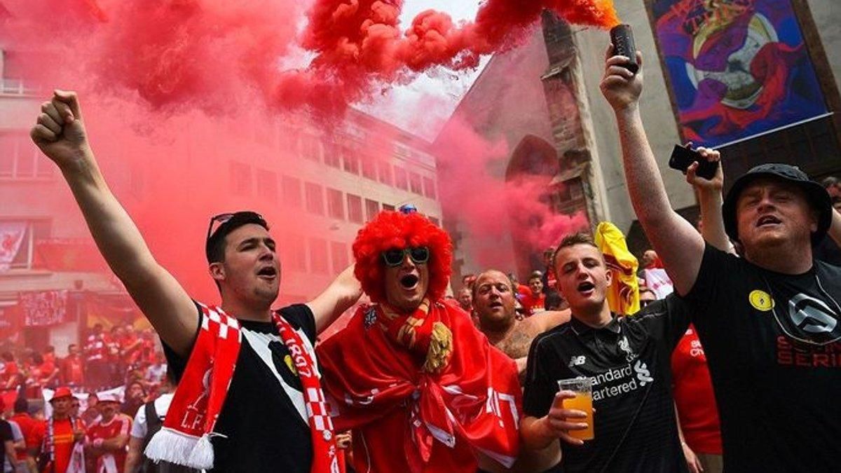 Фанати Ліверпуля закидали камінням автобус Реала перед матчем – відео Фанати Ліверпуля закидали камінням автобус Реала перед матчем – відео