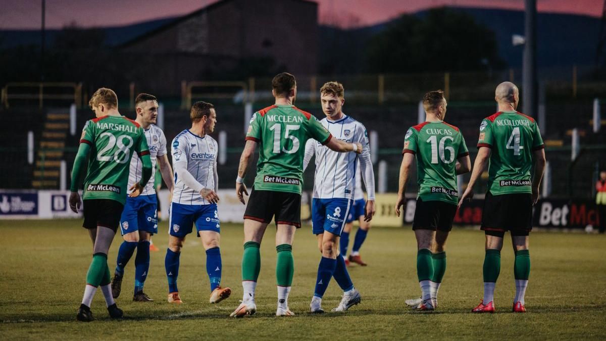 Футболіст у Північній Ірландії забив епічний автогол майже з центру поля: відео Футболіст у Північній Ірландії забив епічний автогол майже з центру поля: відео