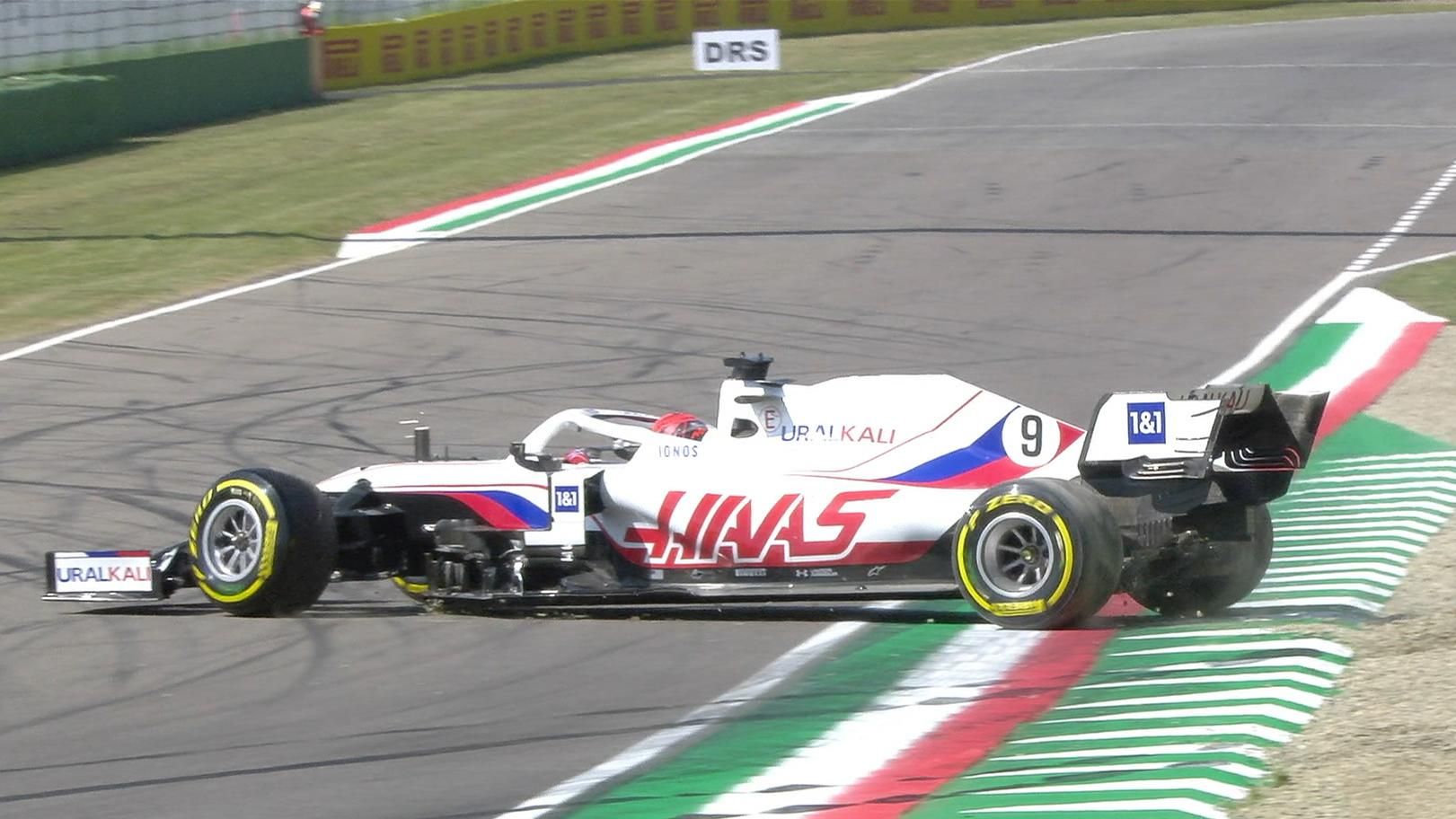 Пилот Haas Никита Мазепина не справился с управлением в Имоле: видео Пилот Haas Никита Мазепина не справился с управлением в Имоле: видео